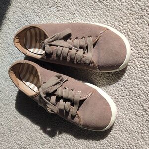 Vionic Brinley Size 7.5 Suede Tan Brown Sneakers Casual Comfort Shoes La…